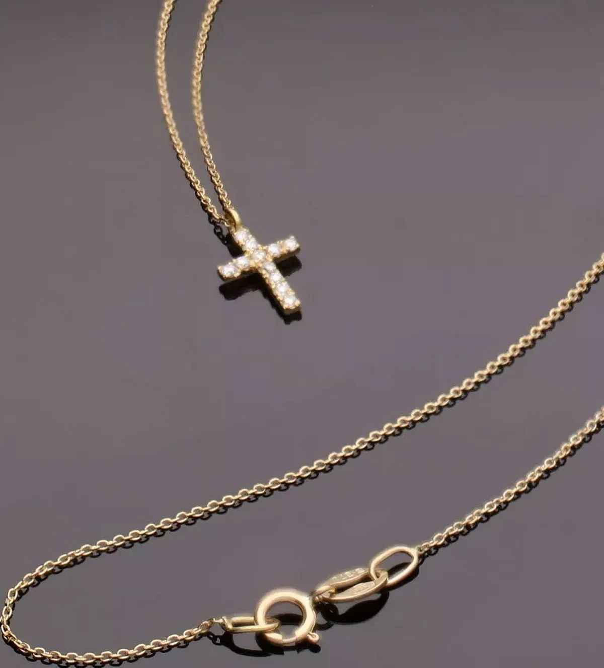 Gargantilla de oro 18k cruz con 11 brillantes 150_A-339 gargantilla-de-oro-cruz-con-diamantes-150_A-339 RRSS modelo negro