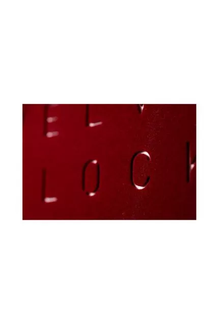 Qlocktwo Red Velvet reloj de pared letras de 45x45 Cms01