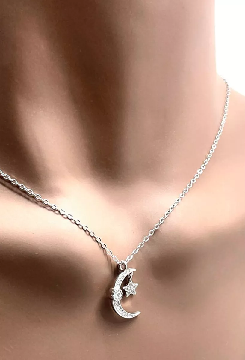 Gargantilla plata de ley luna y estrella 240_GR-2443 gargantilla de plata motivo luna y estrella vista modelo maniqui