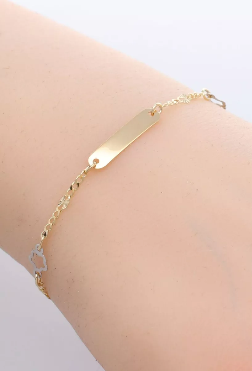 Pulsera bebe oro 18 ktes con chapa para grabar 243_000-06014 pulsera de oro 18k para bebe foto modelo para web el rubi joyeros