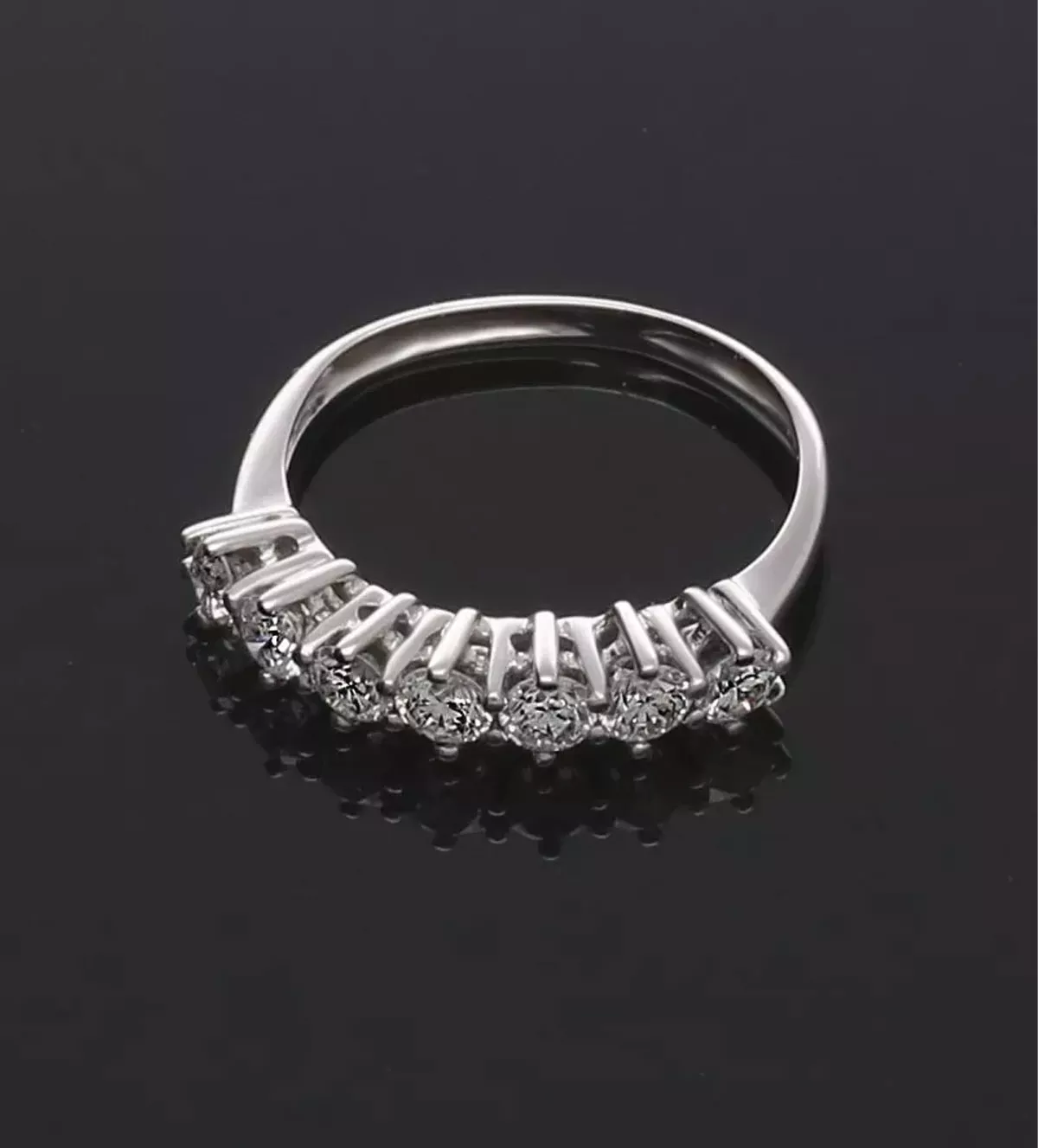 Media alianza de oro blanco con brillantes 0,875 ct anillo de compromiso oro blanco y diamantes sin retoque