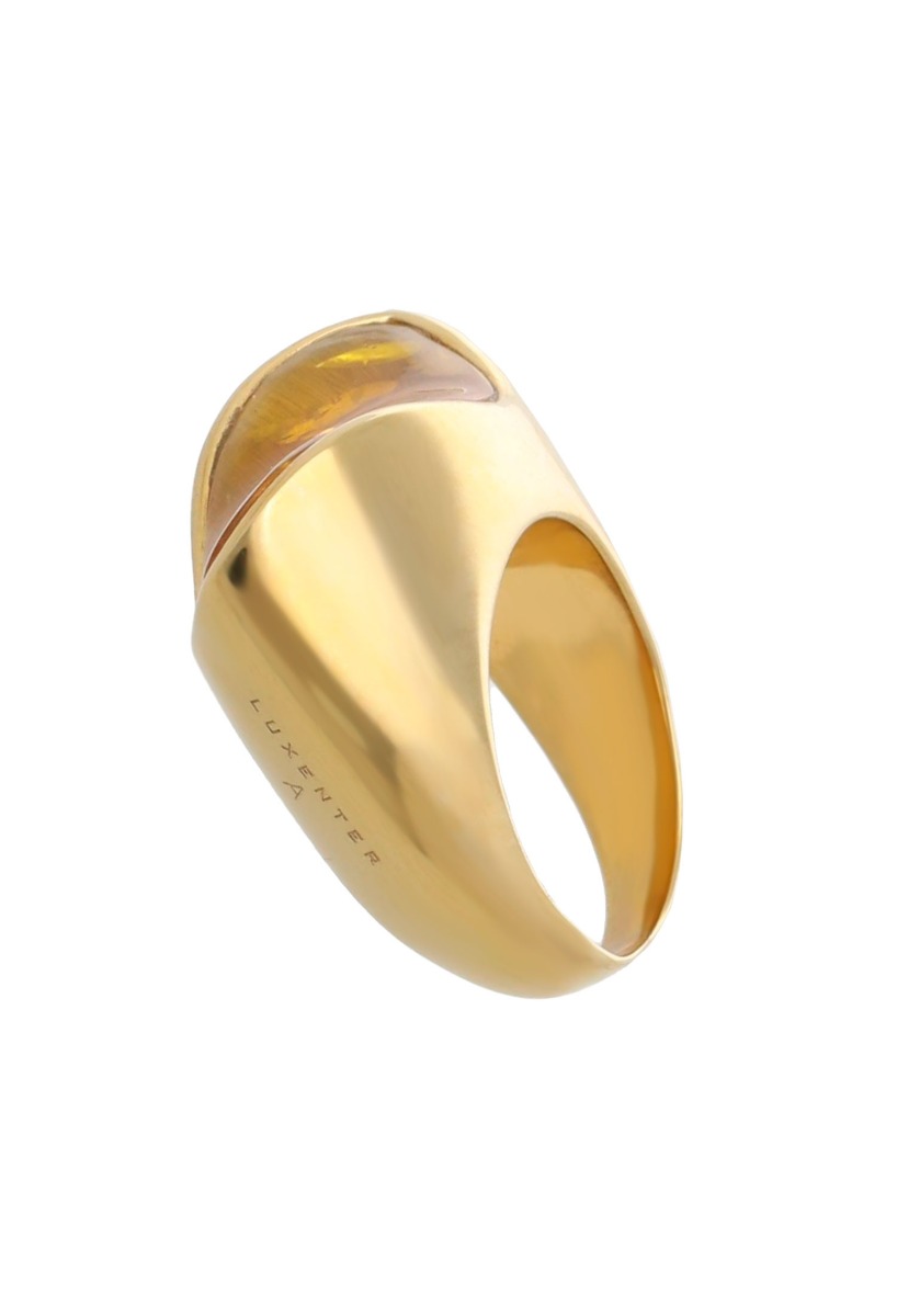 anillo acero amarillo con ambar foto toma lateral
