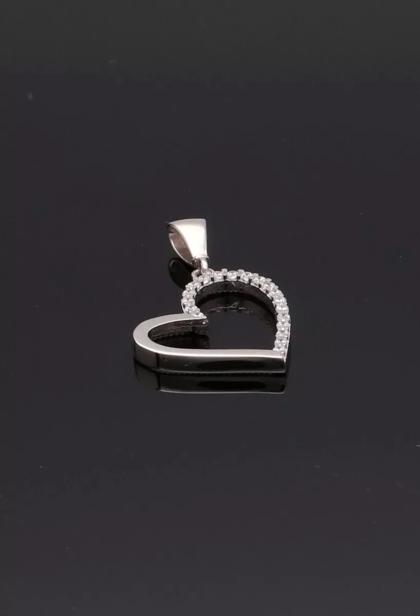 Colgante oro blanco 18 ktes corazón calado 243_636-00073.B colgante de oro blanco 18k con circonitas corazón calado foto sin retoques fondo negro