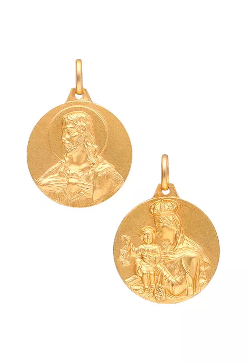 Medalla de la Virgen del Carmen, patrona del mar y la Armada Española. Descubre 5 razones por las que es símbolo de fe, poder y protección diaria. Medalla de oro 18k escapulario Virgen del Carmen y Sagrado Corazón 038_LO-019-23AM03