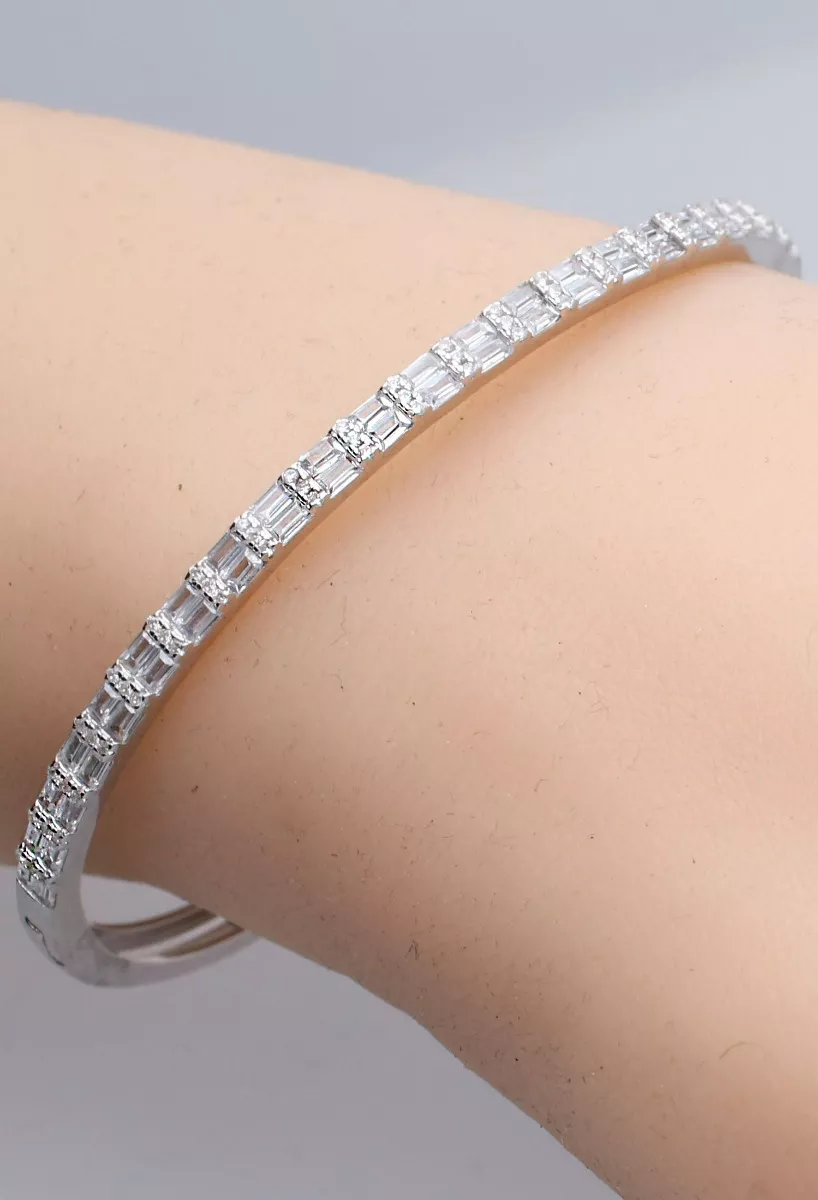 Pulsera de plata aro con circonitas 291_PU72302 pulsera de plata y circonitas aro rigido toma modelo maniqui