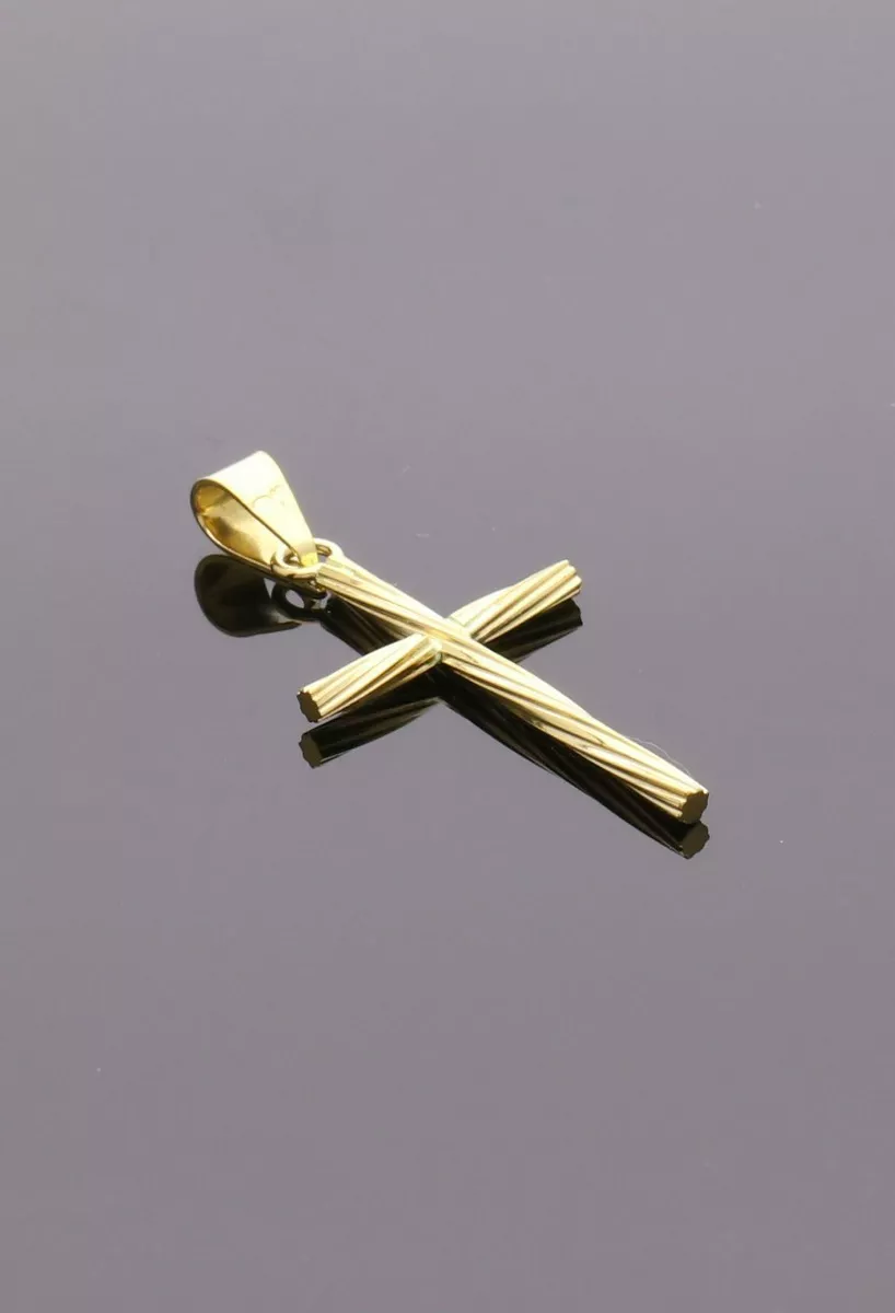 Cruz oro 18 ktes maciza mod. leña 038_LO-024-23AM03 cruz de oro 18 ktes modelo macizo con grabado tipo leña foto sin recortar