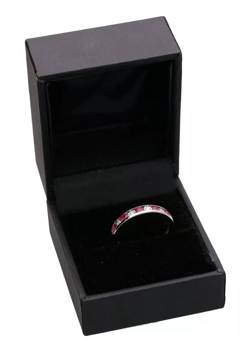 Anillo de oro blanco con diamantes y rubíes "RojiBlanco" anillo de oro blanco con rubies y brillantes vista en estuche