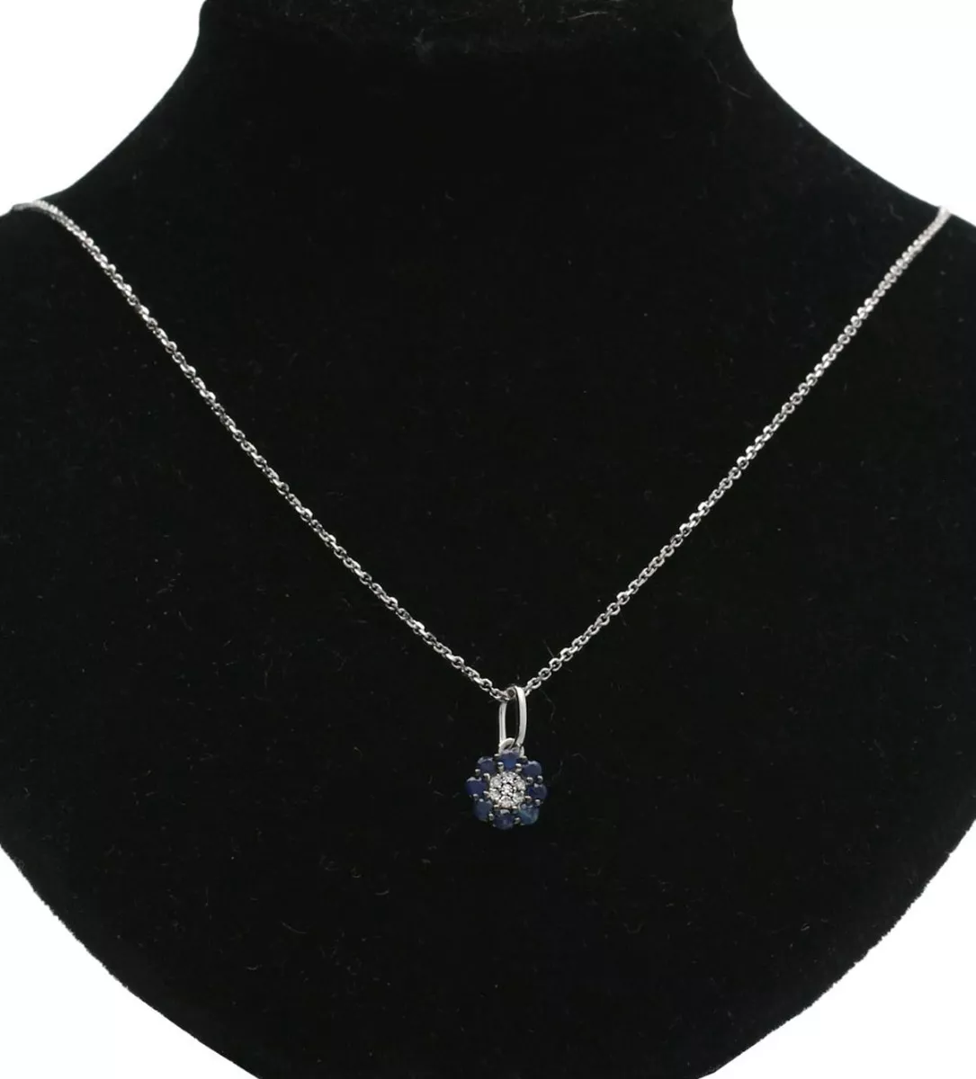 Gargantilla oro blanco motivo roseta zafiros y brillantes 243_365-01235 gargantilla oro blanco 18 kilates motivo roseta de brillantes y zafiros vista peto