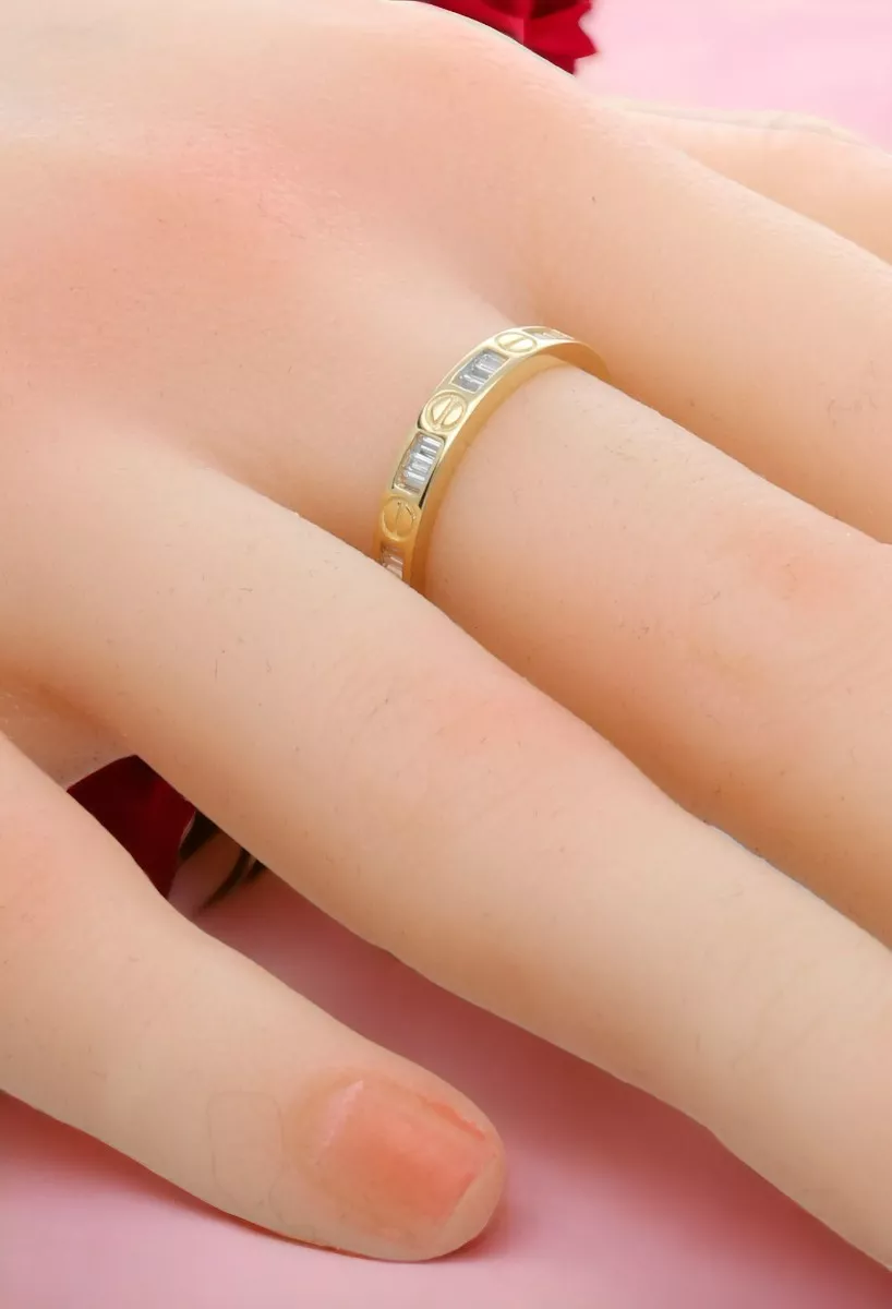 Anillo oro amarillo 18 ktes con circones baguette 243_475-01294 anillo de oro amarillo 18 ktes con circonitas talla baguette toma modelo maniqui