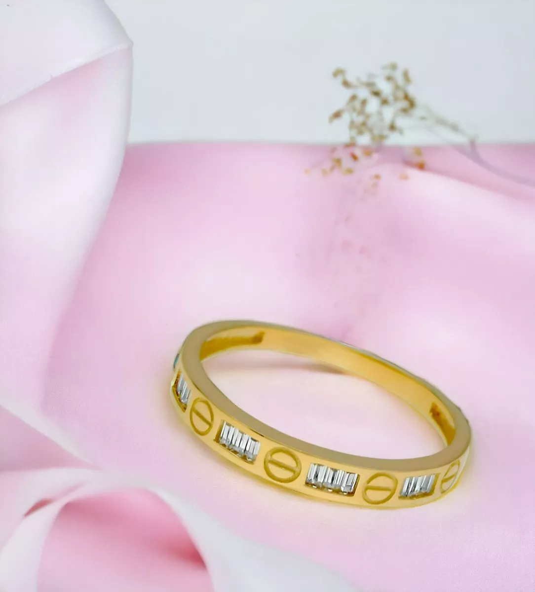 Anillo oro amarillo 18 ktes con circones baguette 243_475-01294 anillo de oro amarillo 18 ktes con circonitas talla baguette toma redes sociales
