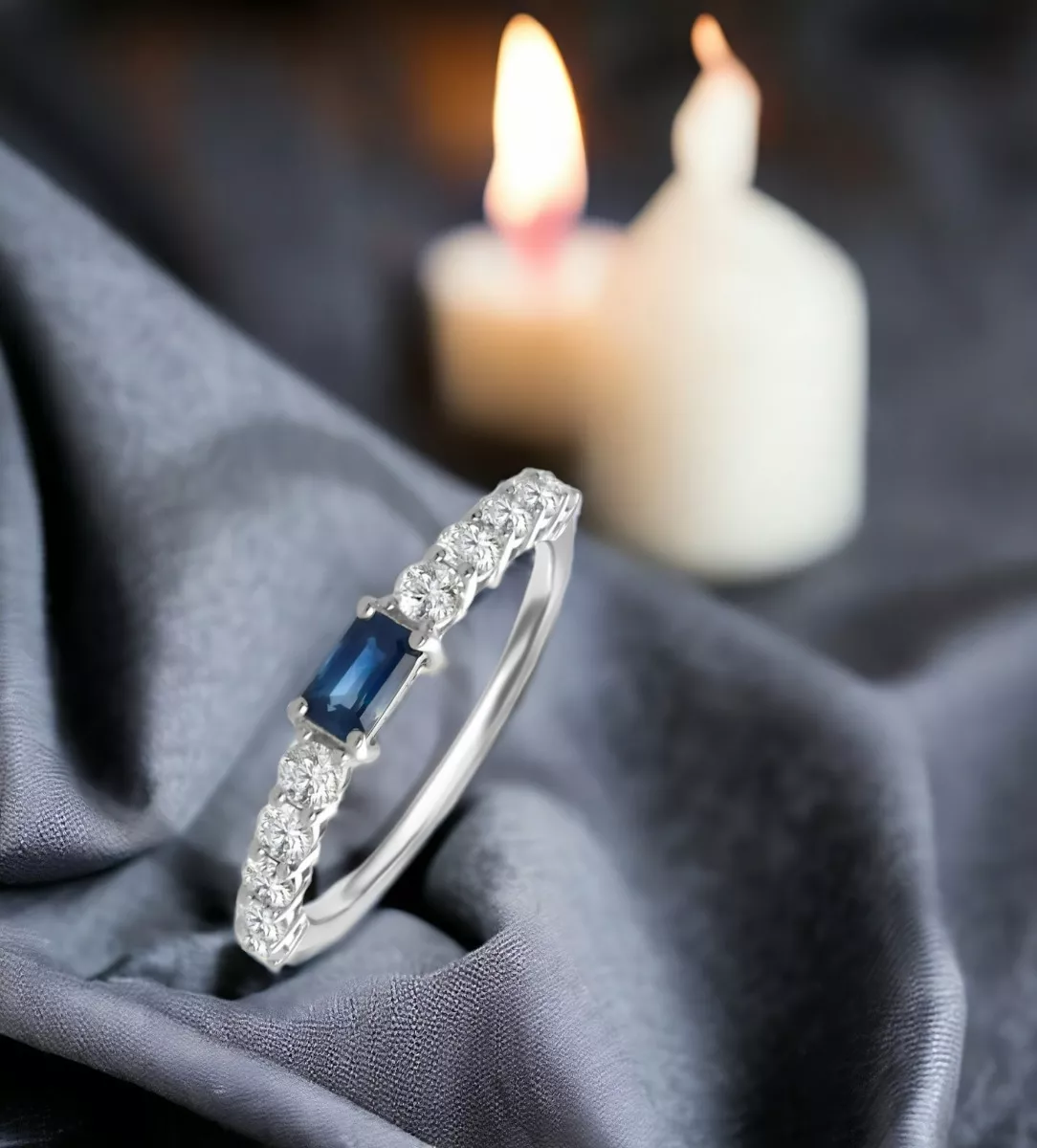 Anillo oro blanco 18k con brillantes y zafiro 243_286-01725 anillo de oro blanco 18 ktes con zafiro y brillantes vista redes sociales