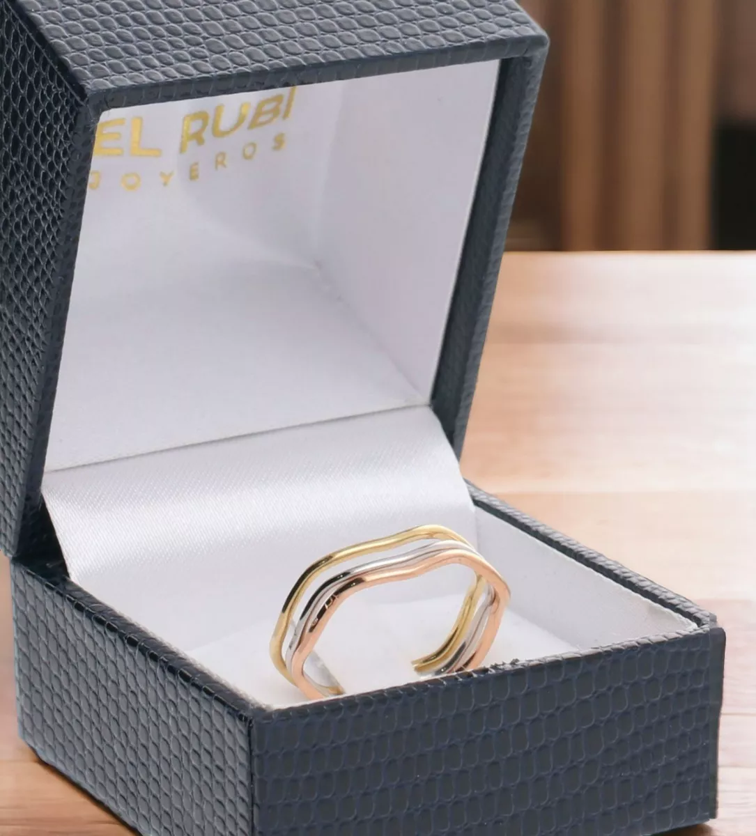 anillo oro tricolor 3 aros sueltos rosa blanco y amarillo foto sortija en estuche de regalo