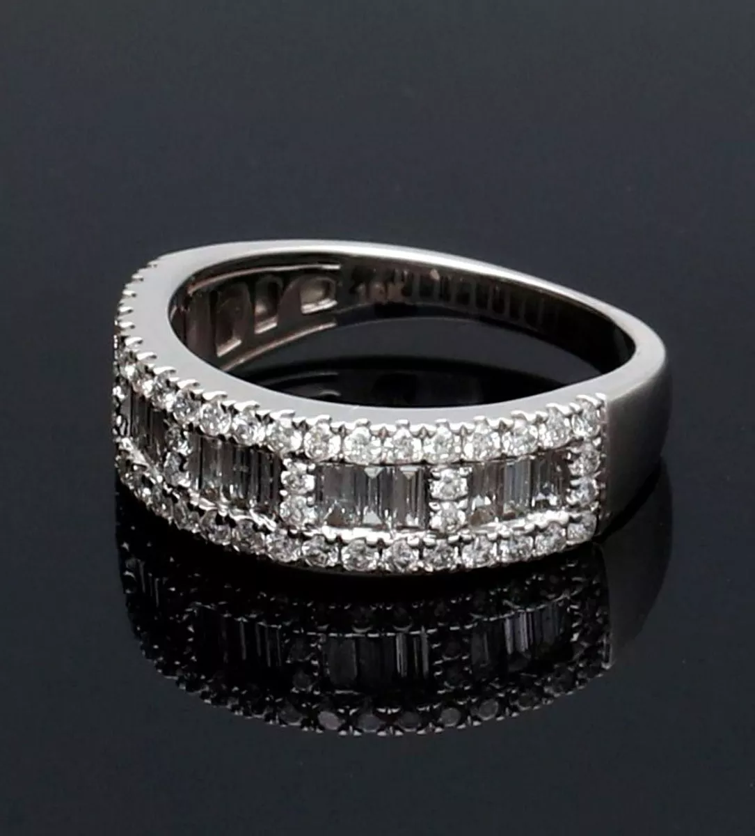 Anillo de compromiso oro blanco con diamantes talla baguette y talla brillante 243_302-00760 anillo de compromiso o regalo de aniversario, diseño lujoso e impresionante foto fisica sin retoques
