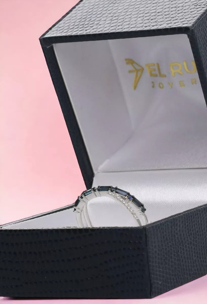 Anillo de oro blanco 18k con zafiros y diamantes 243_392-00903 anillo de oro blanco 18 kilates con zafiros y diamantes talla brillante fotografia en estuche