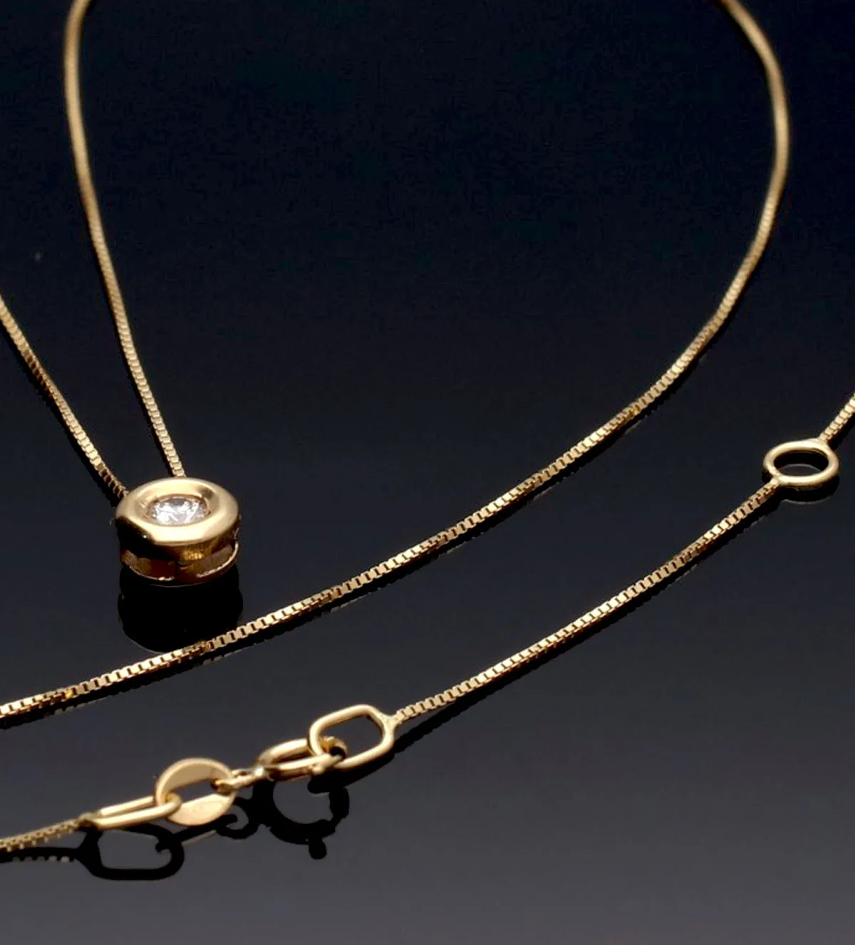 Gargantilla de oro amarillo 18k con diamante. gargantilla-de-oro-con-brillante-095_473389 vista sin retoque