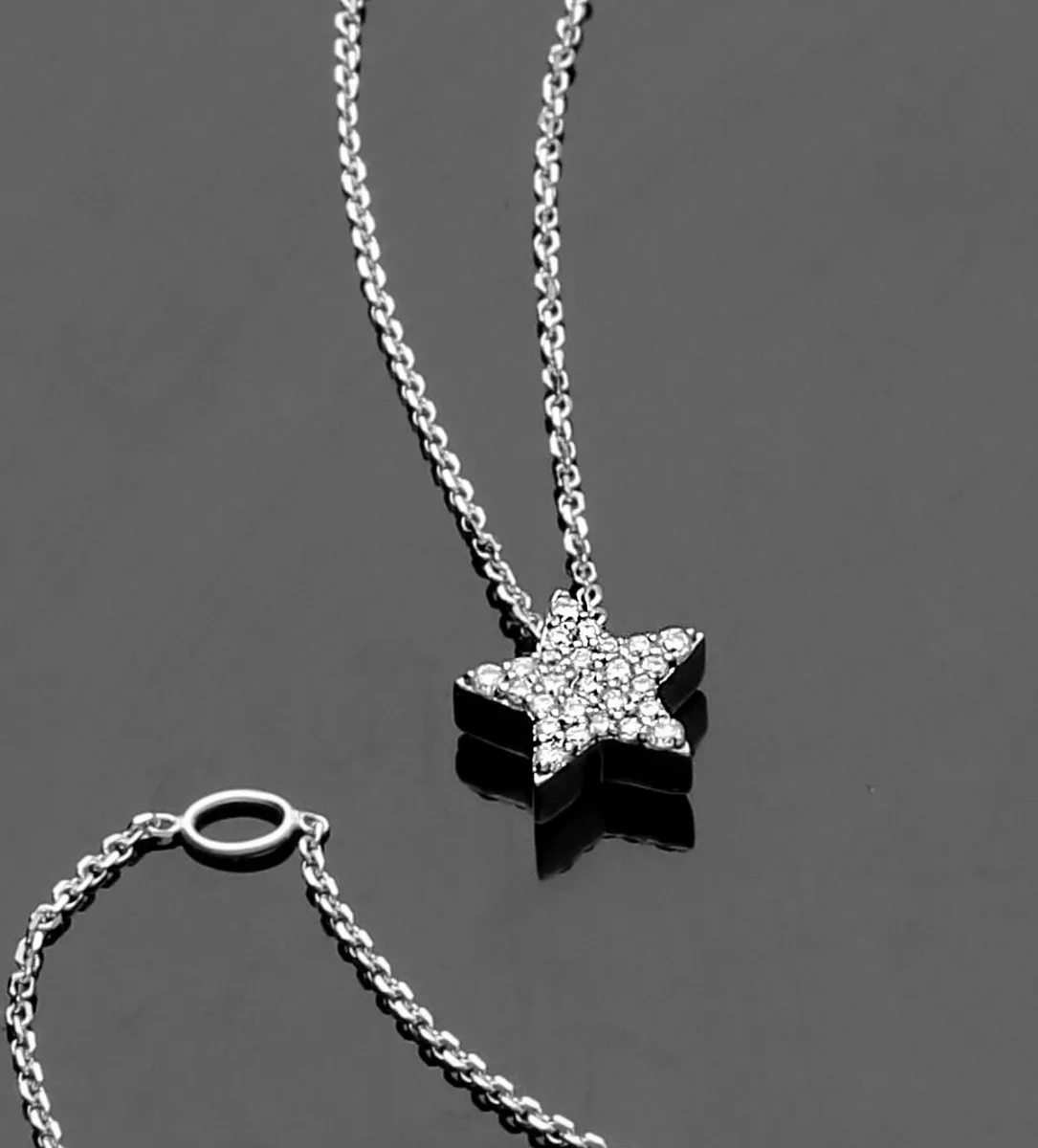 gargantilla de oro blanco motivo estrella con brillantes foto sin retoques