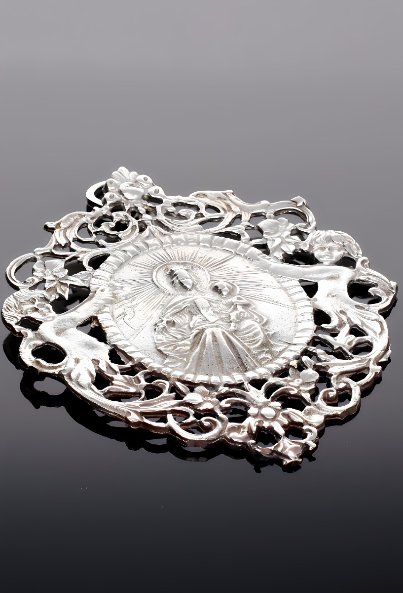 Medalla de cuna de la virgen del Carmen en plata de ley 297_870572 fondo negro