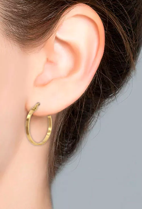 Pendientes oro 18 ktes criollas rectas 243_240-00323-20 pendientes oro amarillo 18ktes criollas chanela cuadrada fotografia modelo femenino