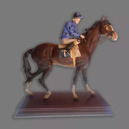 figura porcela nuevo buen retiro Jockey a caballo