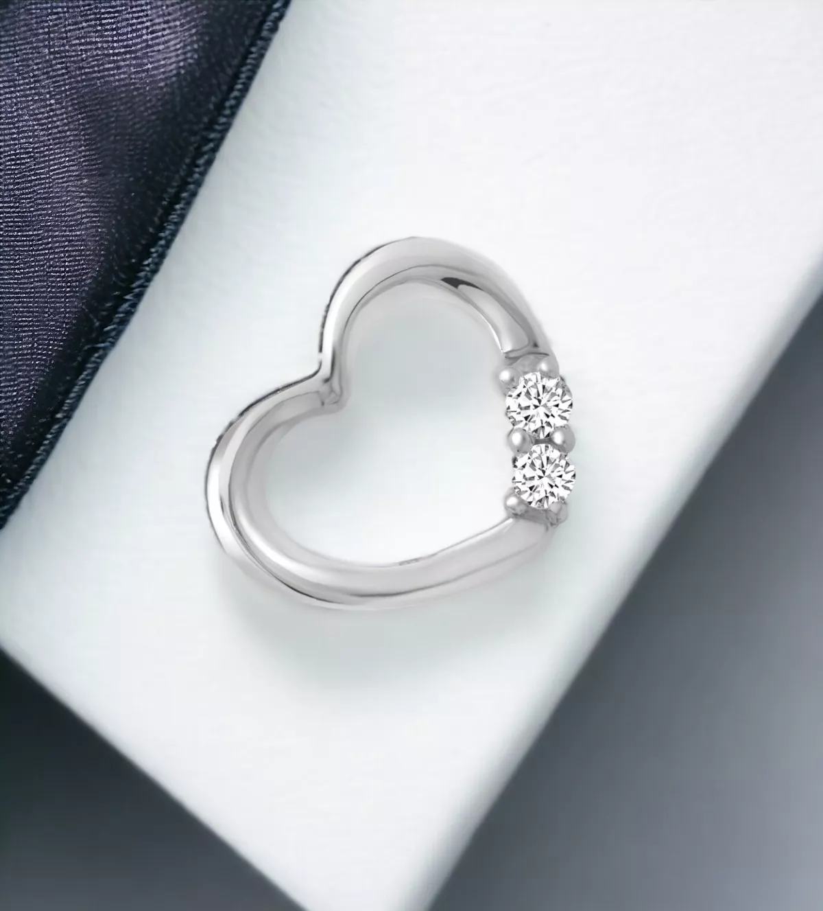 Colgante de oro blanco 18k y diamantes Encanto Calado colgante de oro blanco 18k con diamantes