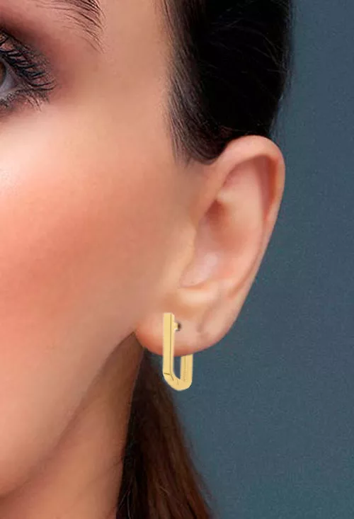 Pendientes de oro 18 ktes aretes Glam Capilla pendientes de oro amarillo 18 ktes vista modelo