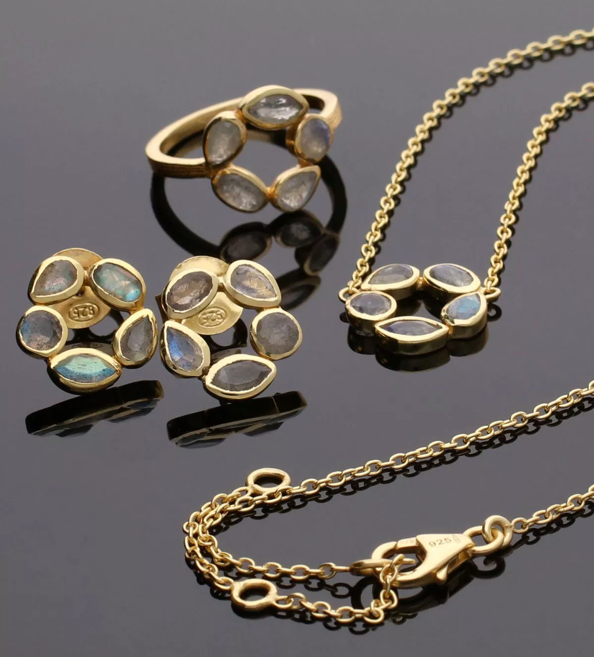 Anillo de plata chapada con labradoritas Jorge Revilla anillo de plata chapada con labradoritas toma conjunto