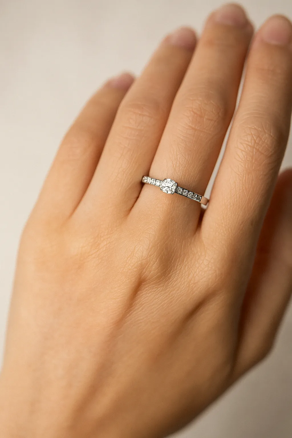 Anillo de compromiso oro blanco "Love Aura" Anillo de compromiso oro blanco "Love Aura" - Imagen 6