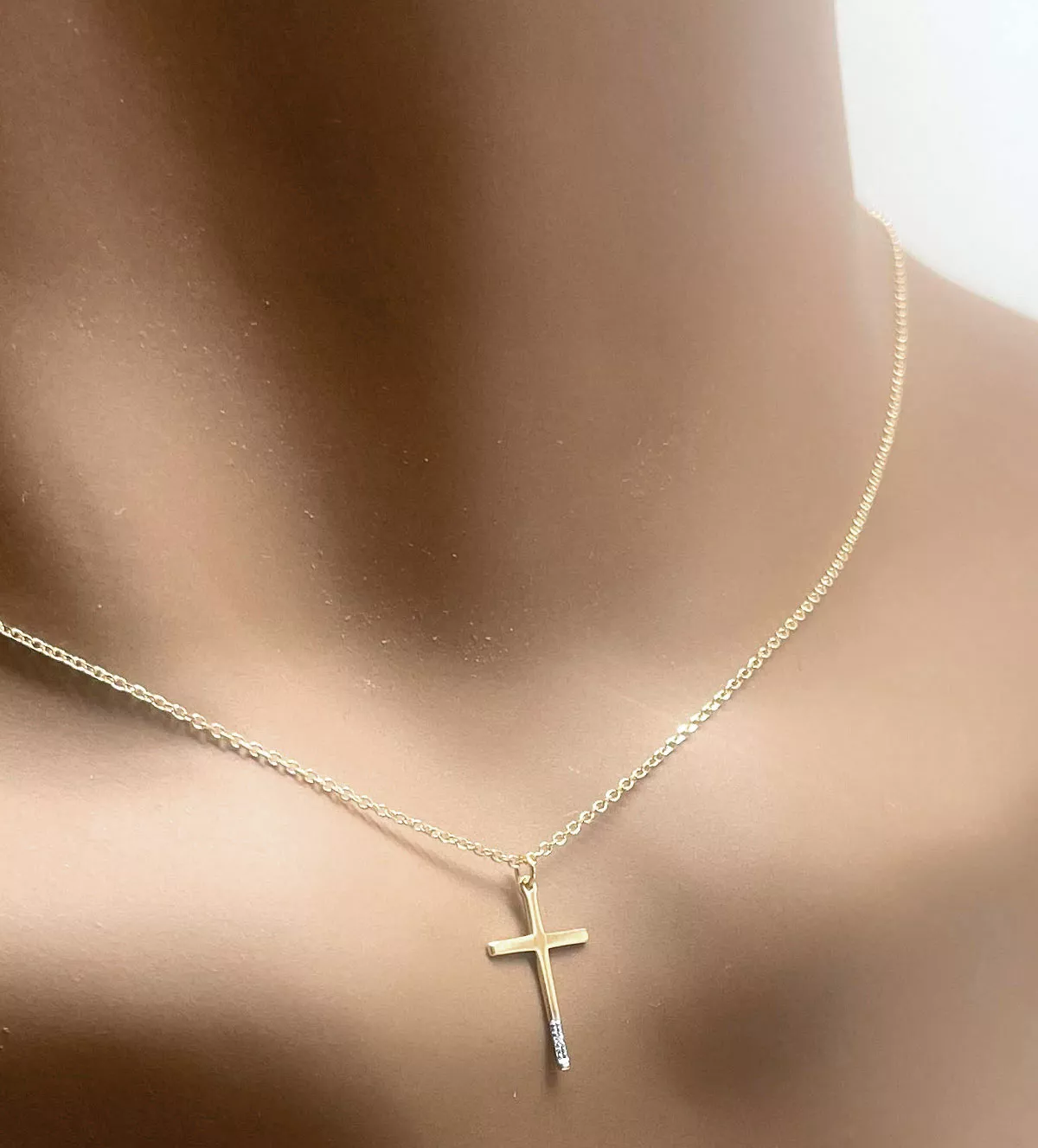 Gargantilla de oro con Cruz Latina "Cruxis" Gargantilla de oro con Cruz Latina "Cruxis" - Imagen 4