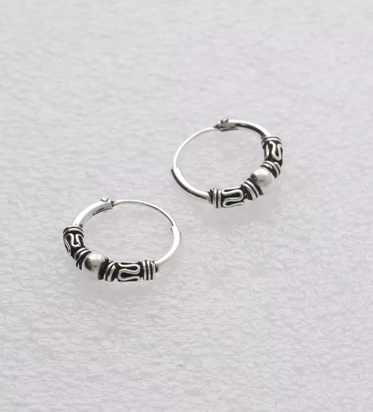 Pendientes de plata aro 12mm con gallones "Mistrio" pendientes de plata aros etnicos foto sin retoque