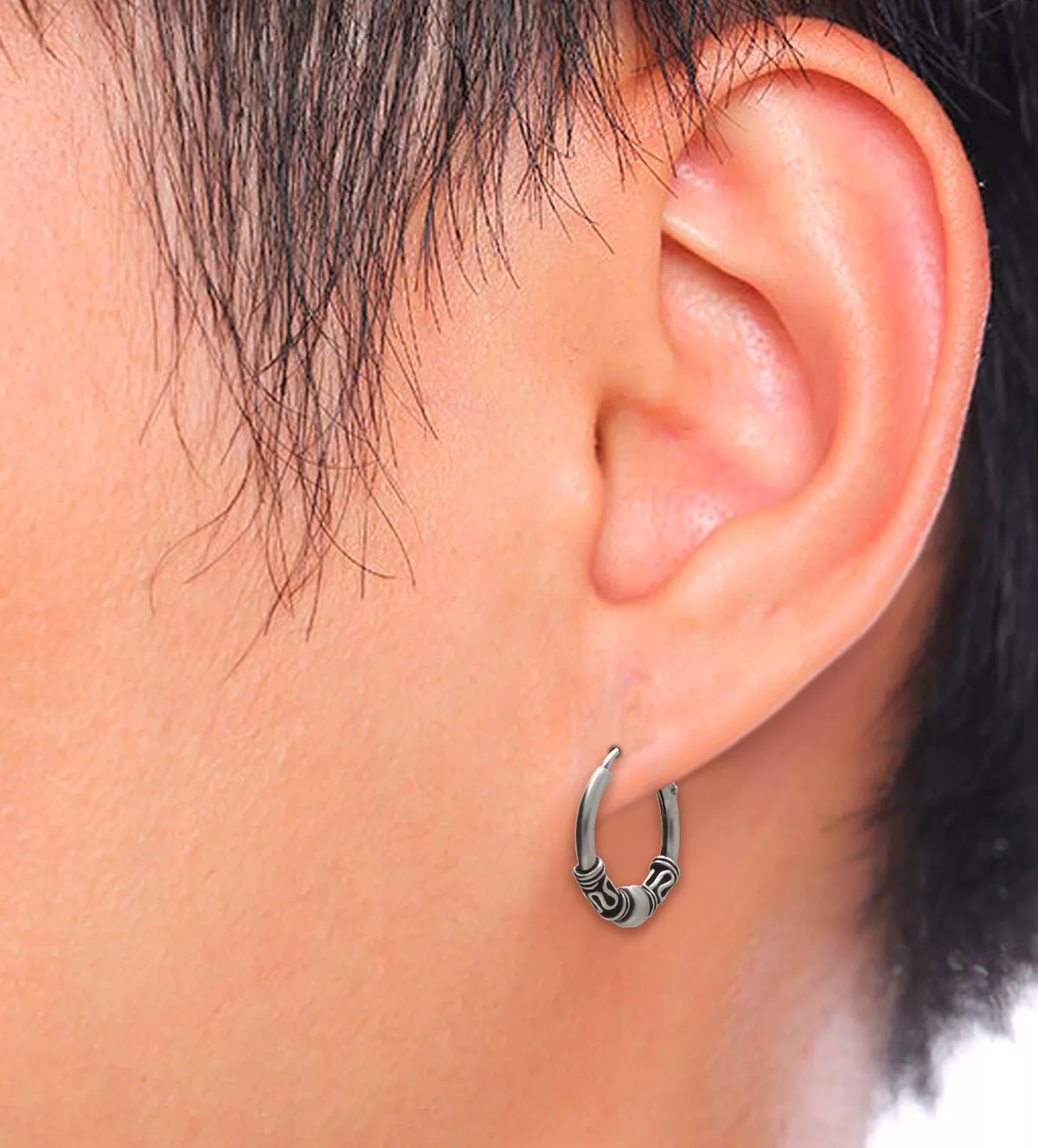 Pendientes de plata aro 12mm con gallones "Mistrio" pendientes de plata aros etnicos foto con modelo