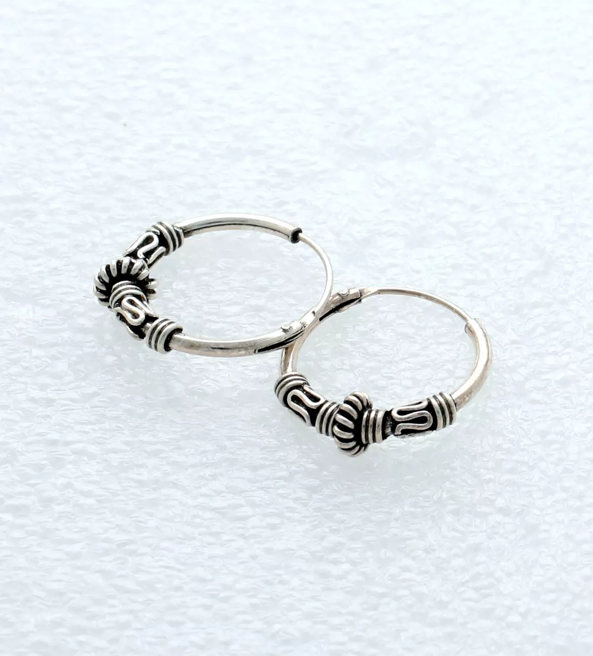 Pendientes de plata aro 15mm con gallones "Mistrio" pendientes de plata criollas tribales foto sin retoque