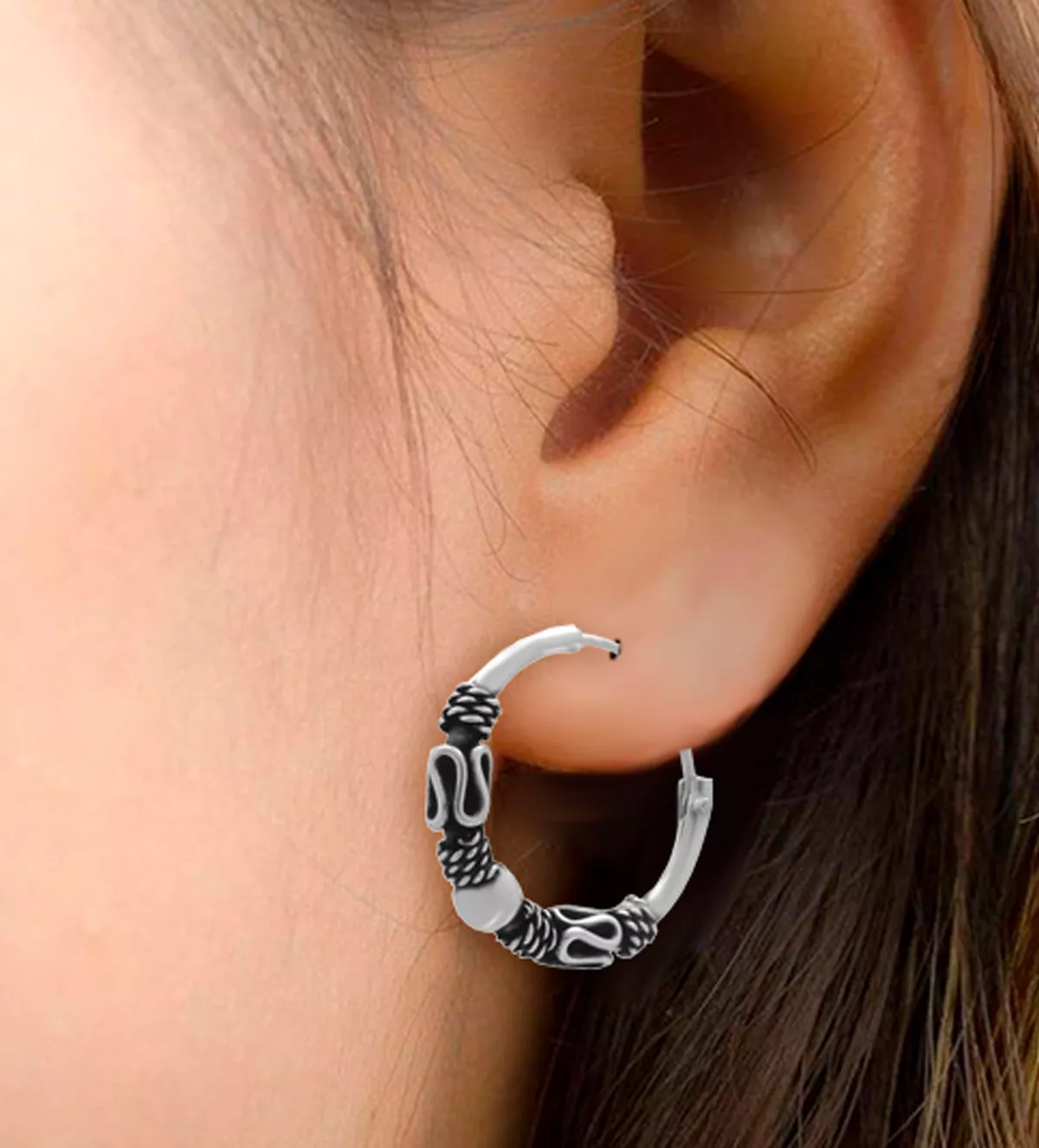 Pendientes de plata aro 18 mm con gallones "Mistrio" pendientes de plata tribales modelo femenino