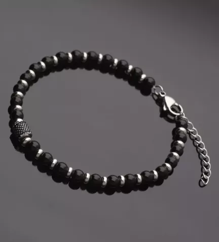 pulsera para hombre acero y agatas negras foto sin retoque