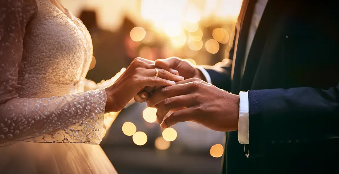 En que Mano va el Anillo de Compromiso y de Casado copia