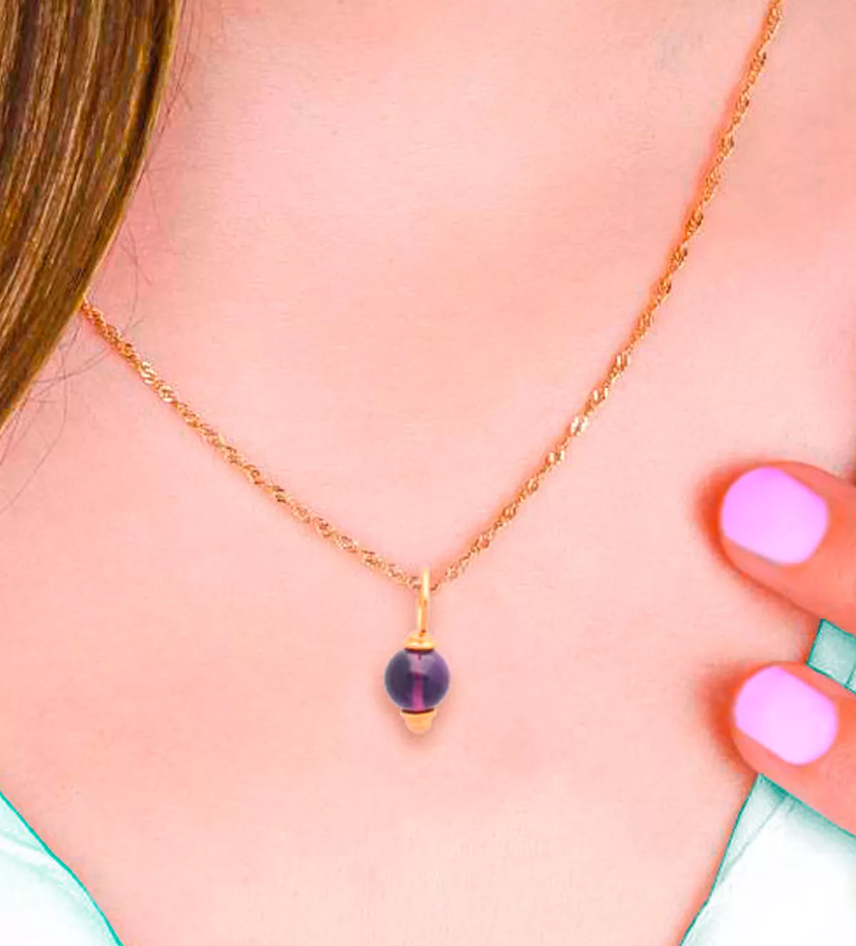 Colgantes de oro 18 ktes con amatista "Armonia" colgante de oro 18k con amatista Armonia foto modelo
