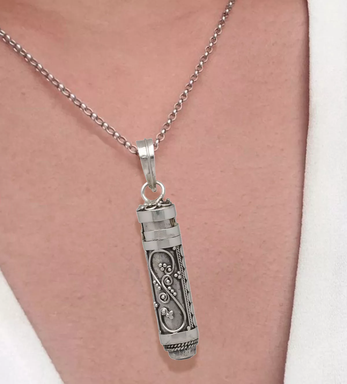 Colgantes de plata bote de los deseos con amatista colgante de plata bote de los deseos con amatista modelo femenino