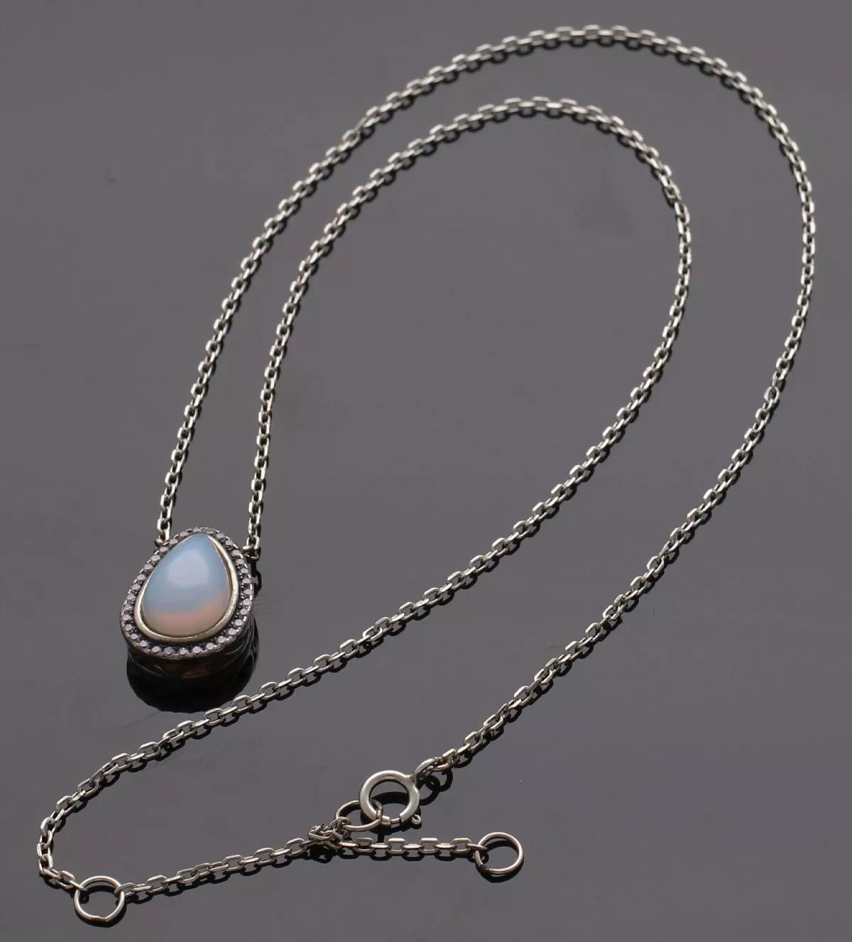 Gargantillas de plata Vapour "Aurora Boreal" gargantilla de plata aurora boreal opalo y circones rosas vista sin retoques