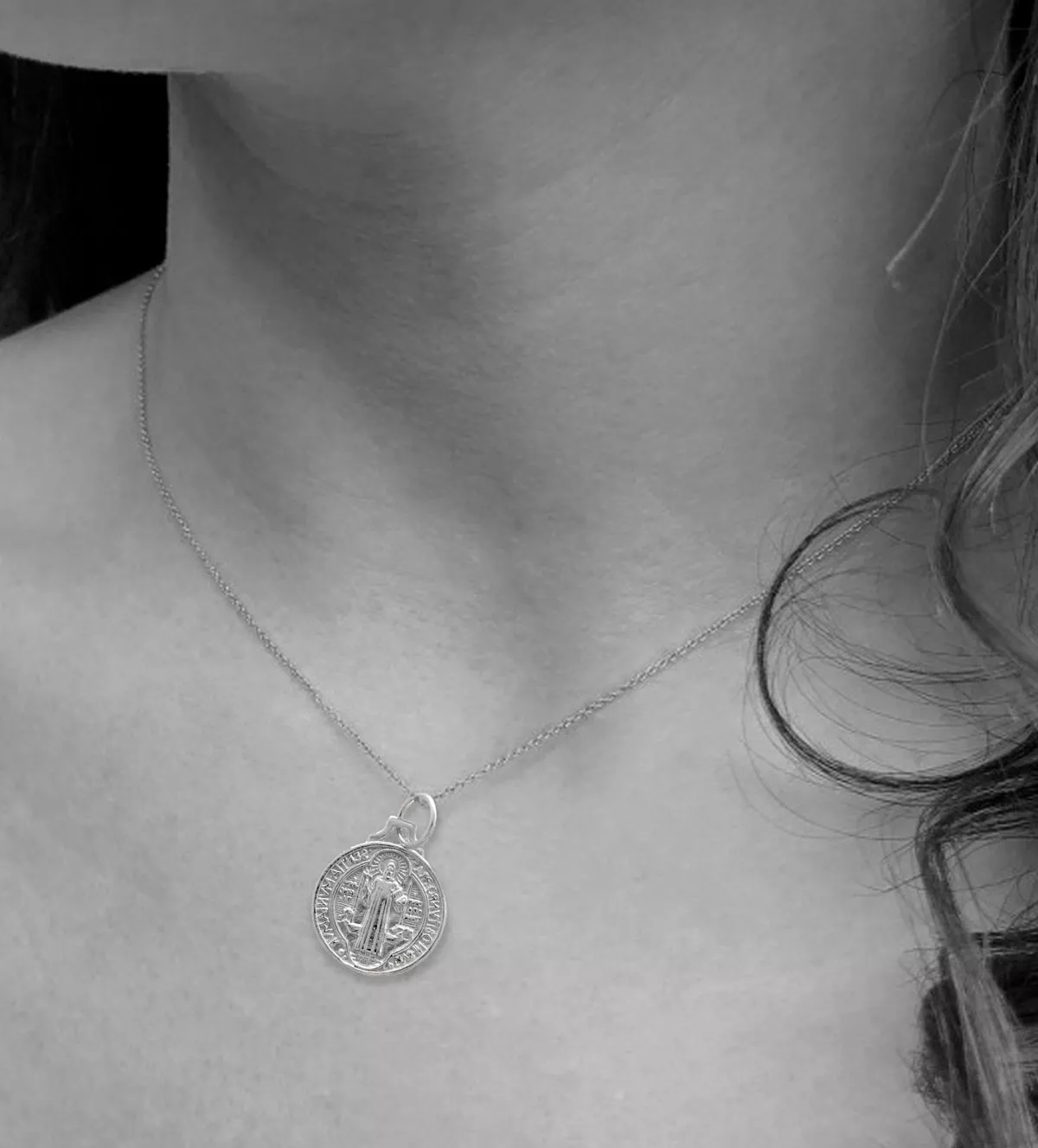 Medalla de plata de San Benito 062_8CM70 medalla de plata san benito toma modelo