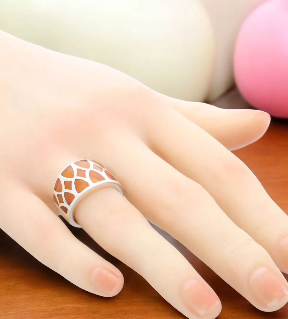 Anillo de plata vidriera naranja anillo de plata vidriera naranaja vista mano maniqui