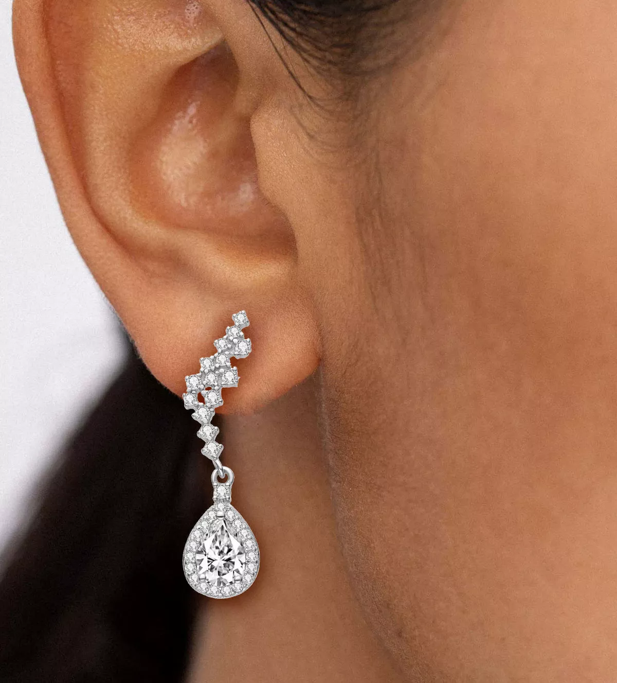 pendientes de plata largos con circonitas Brisas toma modelo