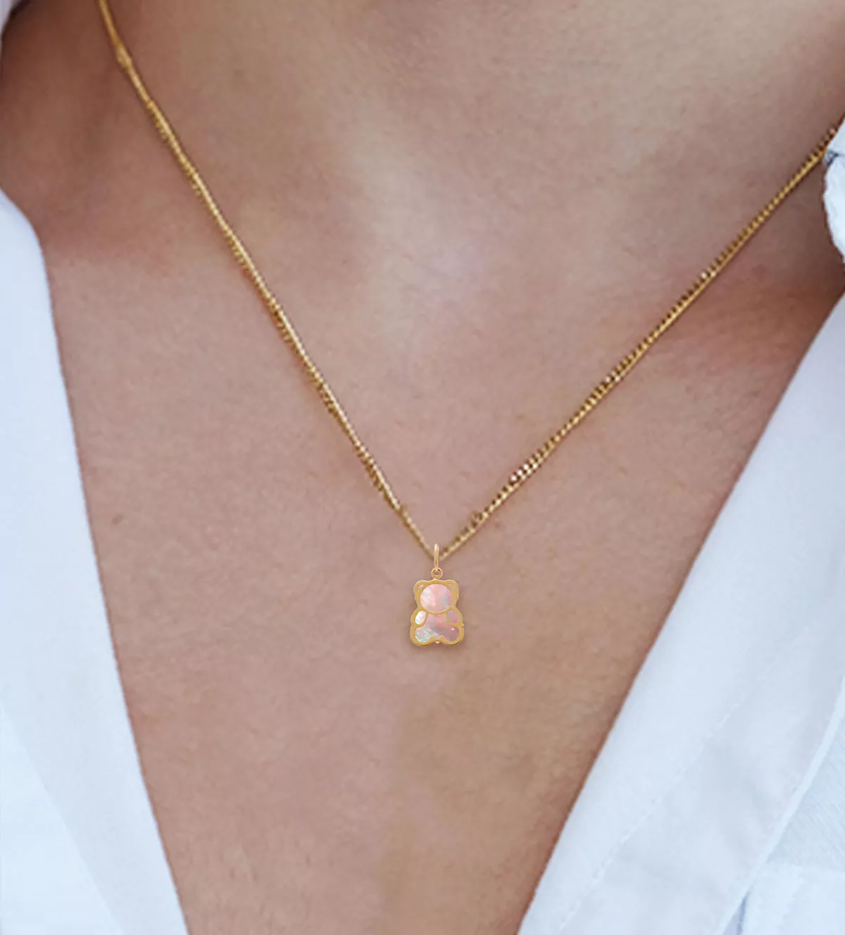 Colgante de oro 9K oso nácar colgante de oro 9 ktes y nácar con forma de oso vista modelo