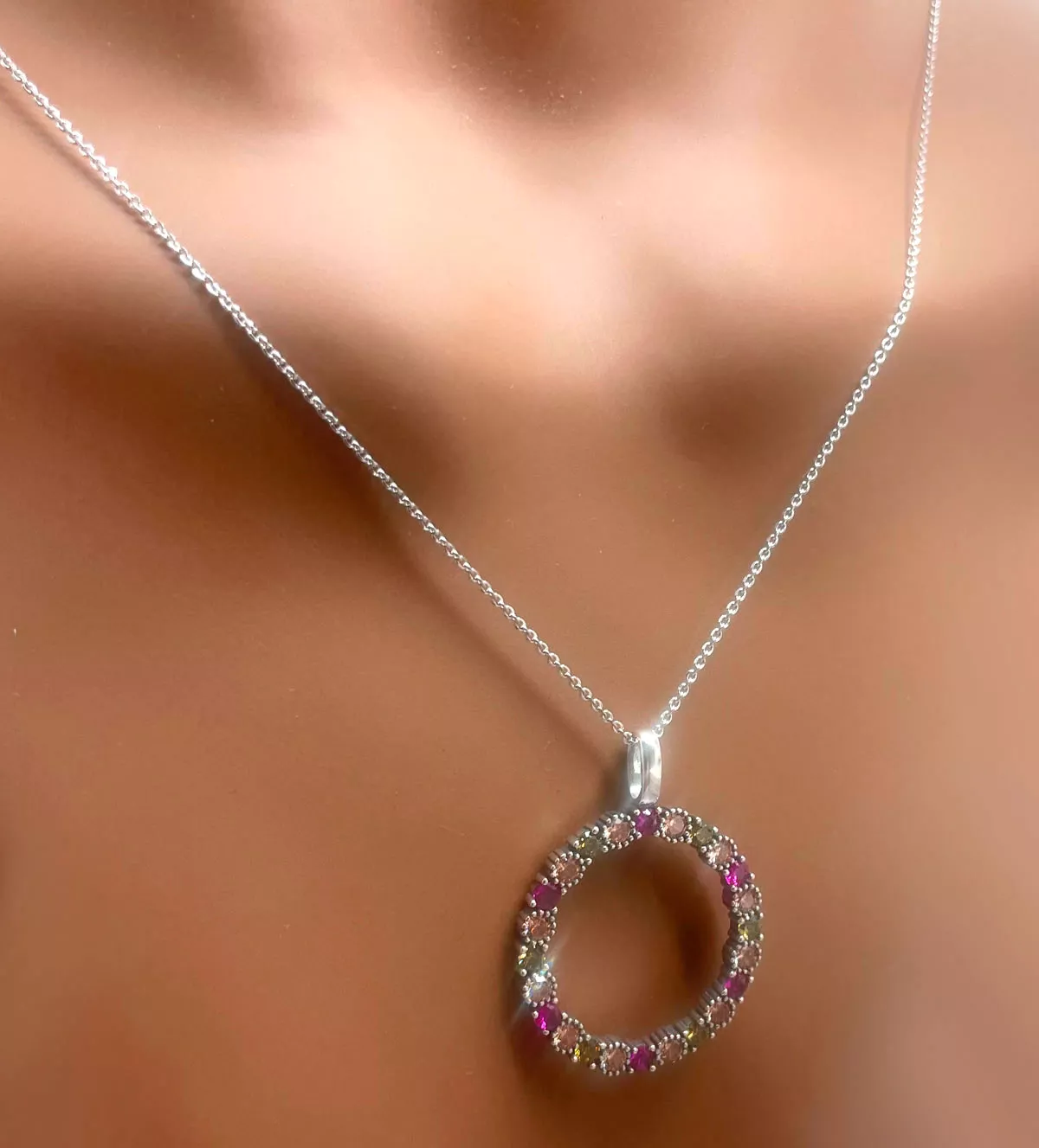 Gargantilla de plata "Órbita" gargantilla de plata marca vapour orbita toma maniqui