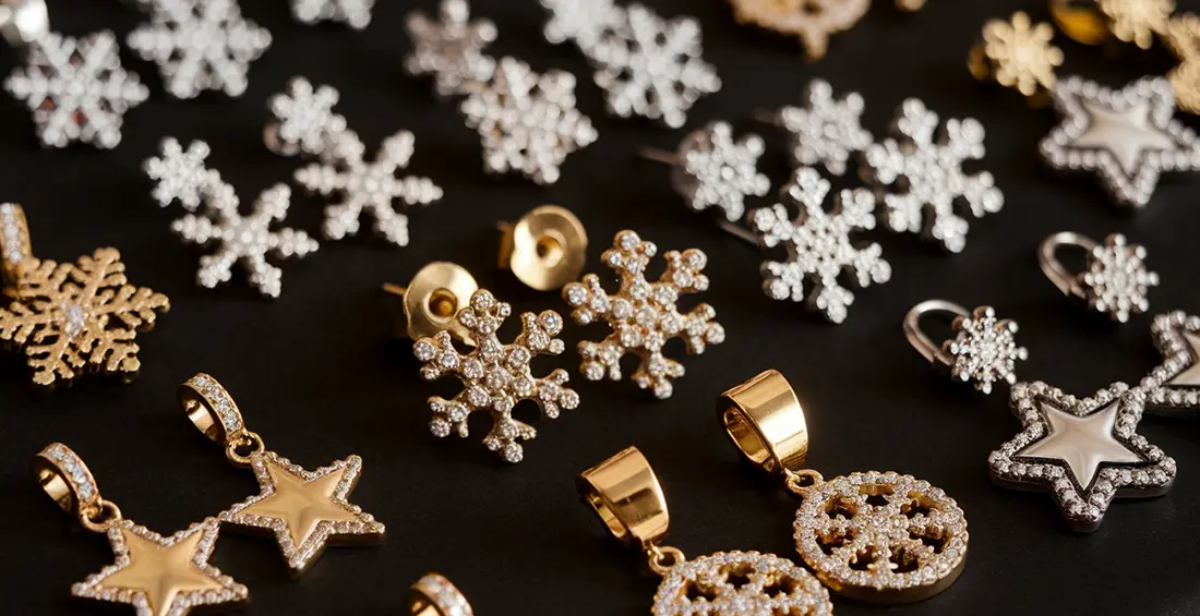 Tendencias de joyería navideña 2024: Elegancia y brillo para estas fiestas joyeria navidena 2024 3