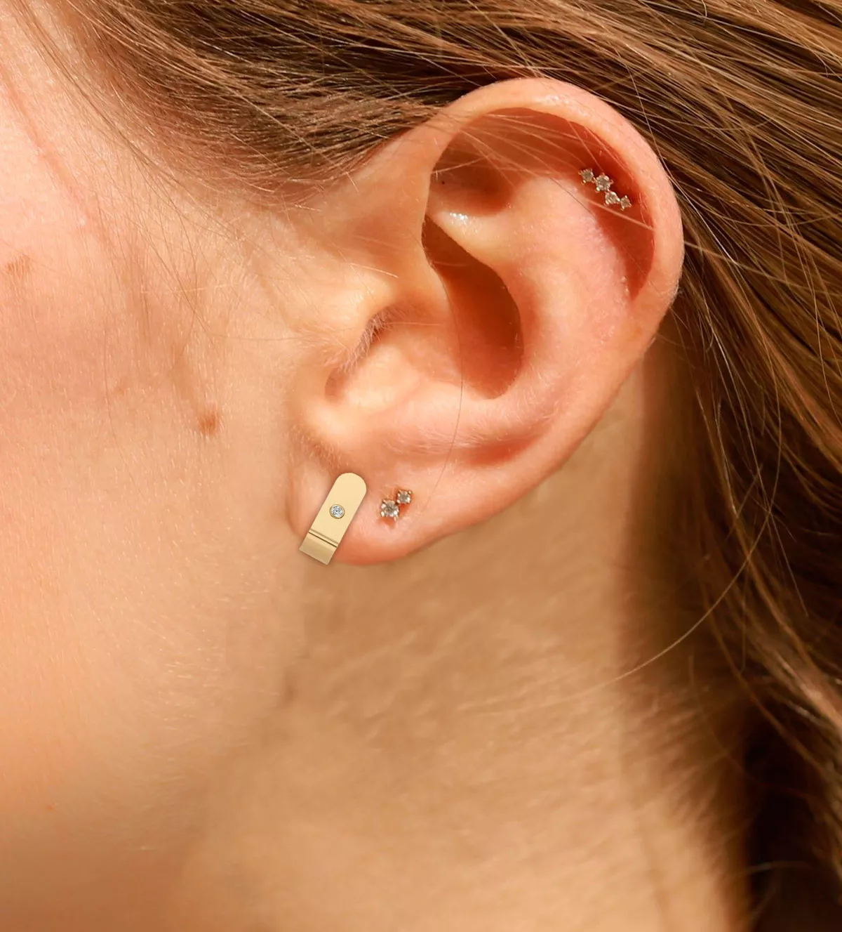 Pendientes de oro con brillante "Vuelo" pendientes de oro amarillo 18k con diamantes vista modelo "Vuelo"