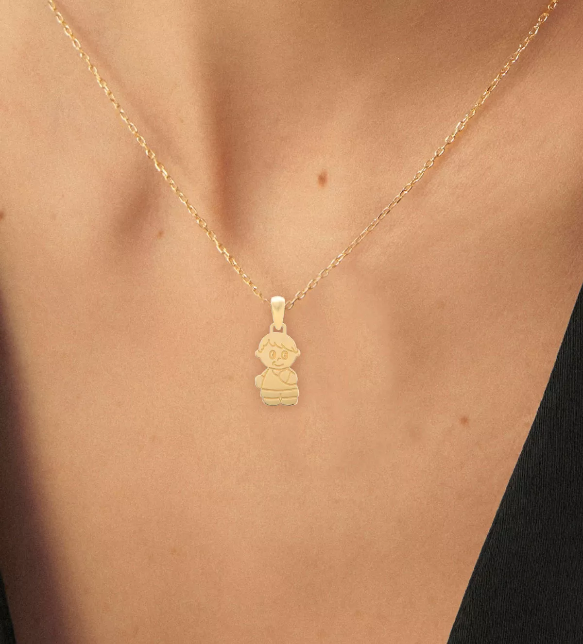 colgante de oro niño 9k foto con modelo
