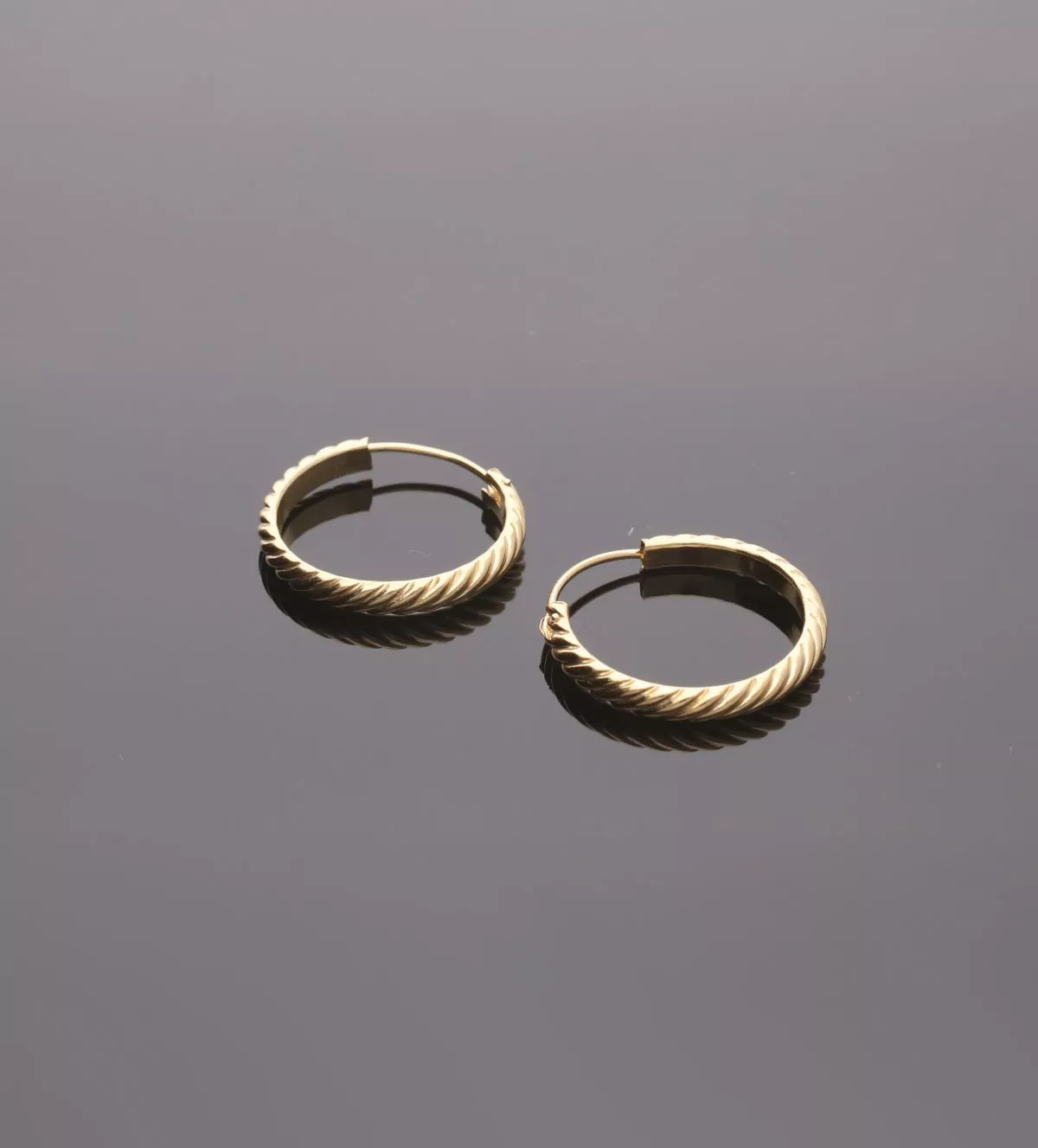 Pendientes de oro Criollas Gallonadas 20mm. pendientes de oro aros gallonados de 20 mm de dm foto fisica sin retoque fotografico