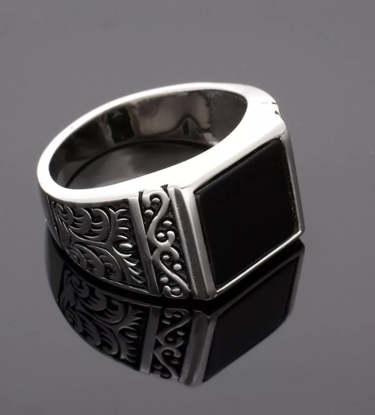 Sello de plata para hombre "Custodio" sello de plata con onix Custodio foto sin retoque