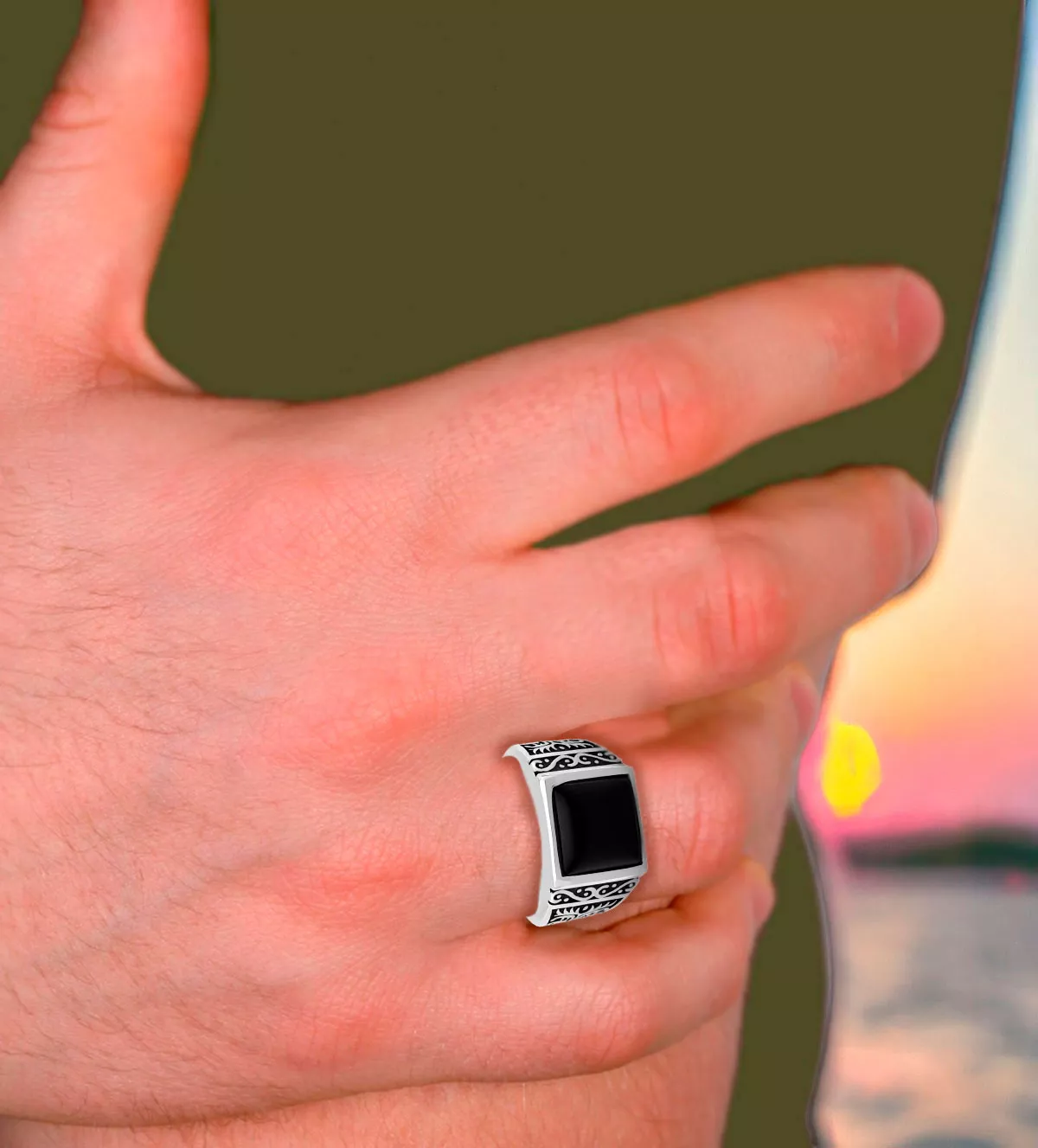 Sello de plata para hombre "Custodio" sello de plata con onix Custodio foto modelo