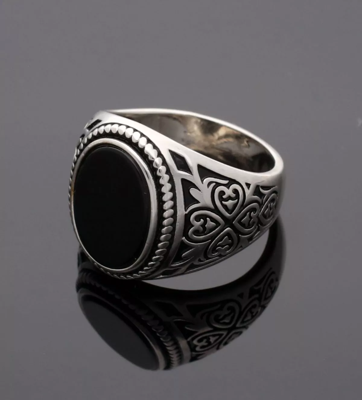 Sello de plata para hombre "Guardian" sello de plata y onix Guardian joya para hombre foto sin retoque