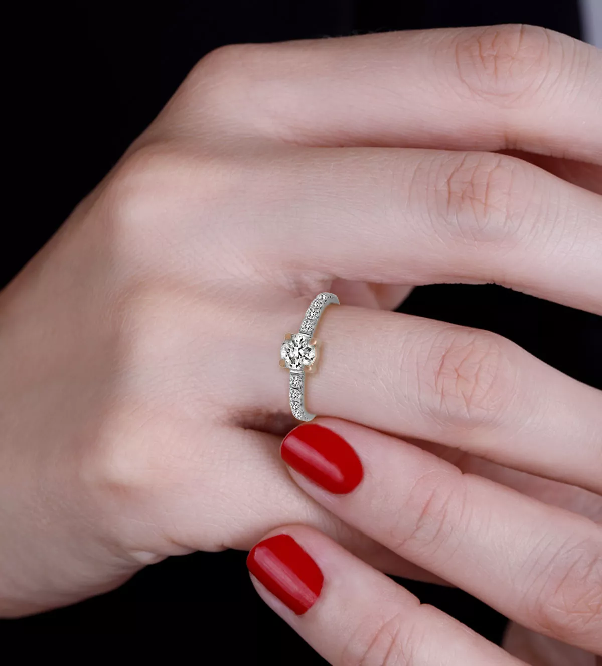 Anillo de compromiso oro blanco y rosa "ROSMARY" anillo de compromiso ROSMARY foto mano mujer